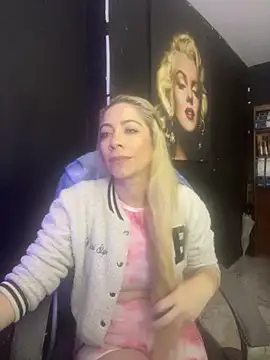 viktoria davis  online show from November 11, 2025, 11:42 pm