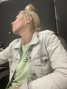 viktoria davis  online show from January 5, 2026, 10:24 pm