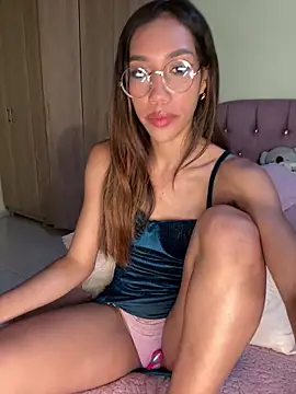 zoe storm online show from March 6, 2026, 12:27 am