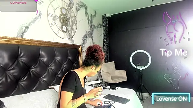 Snapshot of DalayMoore chatting on February 21, 2026, 8:11 pm DalayMoore online show from February 21, 2026, 8:11 pm