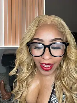 Snapshot of hazelbaby8880 chatting on February 12, 2025, 10:04 pm hazelbaby8880 online show from February 12, 2025, 10:04 pm