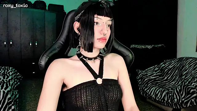 roxy toxic online show from November 18, 2025, 12:37 am