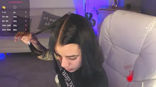 Nicole Foxx  online show from January 31, 2026, 8:18 pm