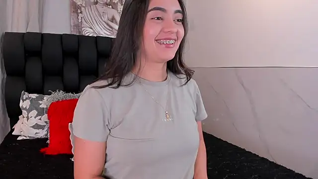 Snapshot of miss_hellen2 chatting on February 12, 2026, 2:44 am miss hellen2 online show from February 12, 2026, 2:44 am