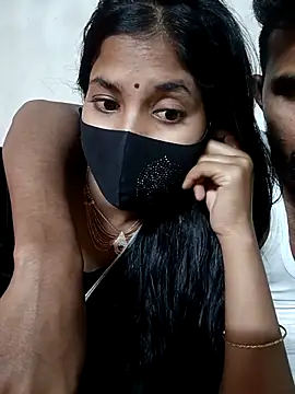 Hot couple 1 online show from April 10, 2026, 4:25 pm