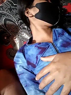 Hot couple 1 online show from March 6, 2026, 4:13 pm