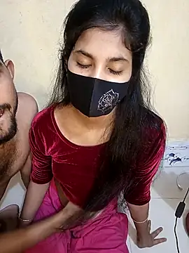 Hot couple 1 online show from September 19, 2025, 5:28 pm