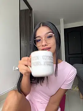 Bella Smiith  online show from February 13, 2026, 2:28 pm