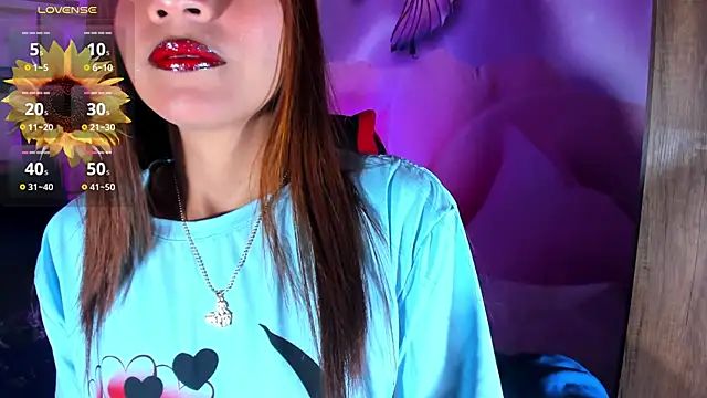 Snapshot of emili_clark chatting on November 20, 2025, 4:13 am emili clark online show from November 20, 2025, 4:13 am