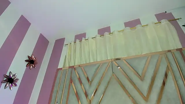 Snapshot of emili_clark chatting on November 29, 2025, 4:29 pm emili clark online show from November 29, 2025, 4:29 pm