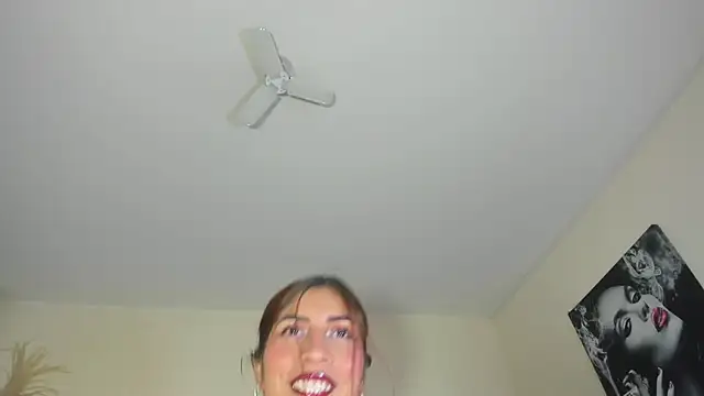 Snapshot of emili_clark chatting on November 15, 2025, 9:41 pm emili clark online show from November 15, 2025, 9:41 pm