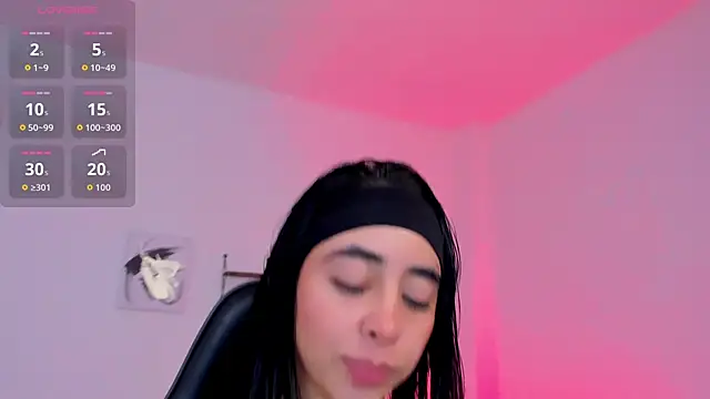 sophierooy22 online show from February 19, 2026, 3:53 pm