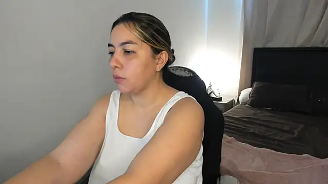 brithany olson25 online show from April 5, 2026, 3:08 pm