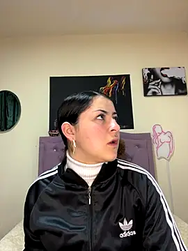 Emmie Hot online show from October 17, 2025, 1:02 pm