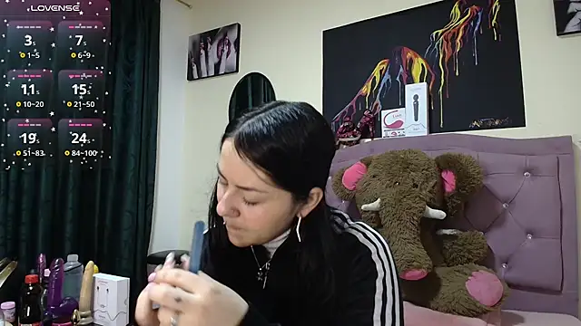 Emmie Hot online show from November 10, 2025, 12:21 pm