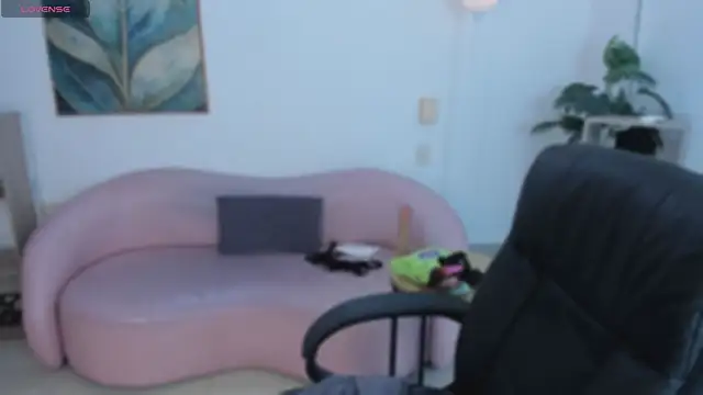 Ayha khalaf online show from December 18, 2025, 1:22 am