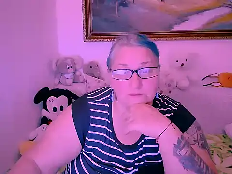 Marryllunax online show from November 2, 2025, 3:50 pm