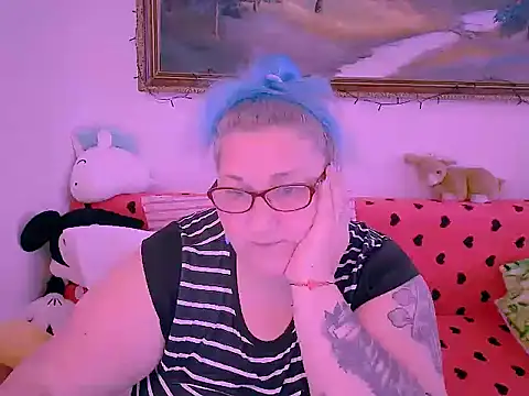 Marryllunax online show from November 21, 2025, 10:36 am