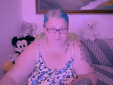 Marryllunax online show from November 7, 2025, 8:46 pm