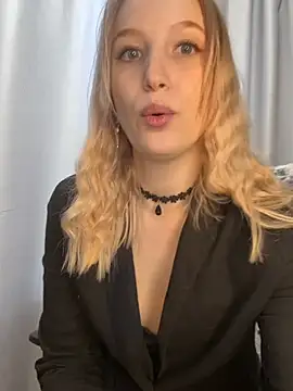 LillyFan-X online show from June 12, 2026, 4:21 am