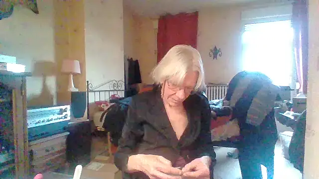 rosanetrav online show from April 21, 2026, 6:09 am