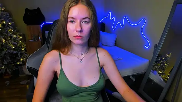 EmilyPaw online show from December 13, 2025, 8:04 pm