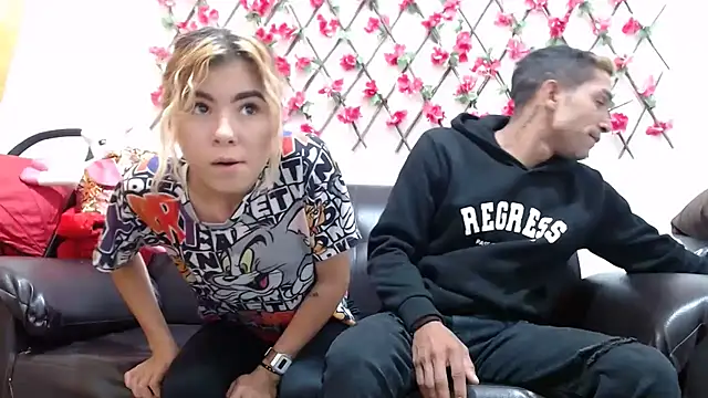 hot couple25 online show from January 24, 2025, 8:22 pm