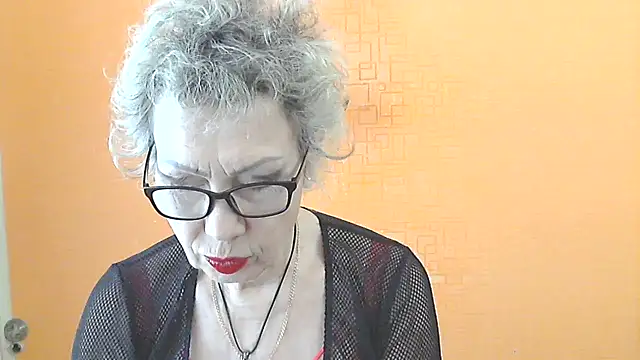 NessyJenixs online show from April 1, 2026, 6:48 am