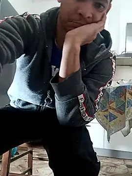 Snapshot of cingonduro chatting on March 22, 2025, 10:06 am cingonduro online show from March 22, 2025, 10:06 am