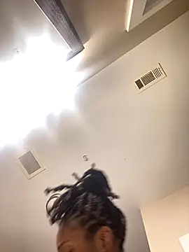 Snapshot of theprettysoles chatting on December 4, 2025, 3:44 pm theprettysoles online show from December 4, 2025, 3:44 pm