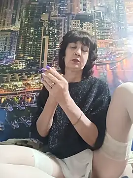 Laura Kiss online show from May 13, 2026, 3:52 pm