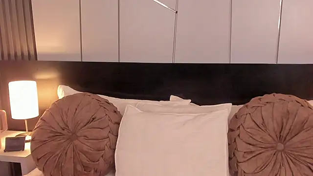 fiorella paris online show from September 28, 2025, 4:08 am