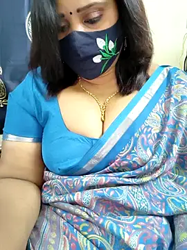 Snapshot of Queenflowerr chatting on February 10, 2026, 12:48 pm Queenflowerr online show from February 10, 2026, 12:48 pm