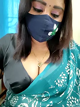 Snapshot of Queenflowerr chatting on April 30, 2026, 7:26 am Queenflowerr online show from April 30, 2026, 7:26 am