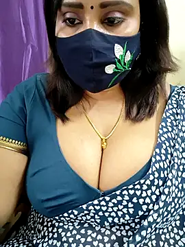 Queenflowerr online show from March 7, 2026, 12:10 pm