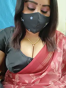 Snapshot of Queenflowerr chatting on May 13, 2026, 7:32 pm Queenflowerr online show from May 13, 2026, 7:32 pm