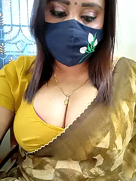 Snapshot of Queenflowerr chatting on April 24, 2026, 6:48 am Queenflowerr online show from April 24, 2026, 6:48 am