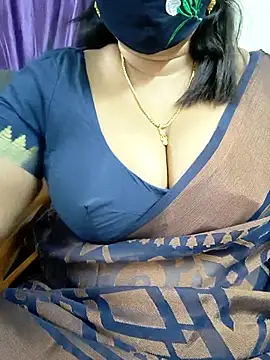 Queenflowerr online show from March 5, 2026, 7:43 pm