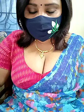 Snapshot of Queenflowerr chatting on January 11, 2026, 5:36 am Queenflowerr online show from January 11, 2026, 5:36 am