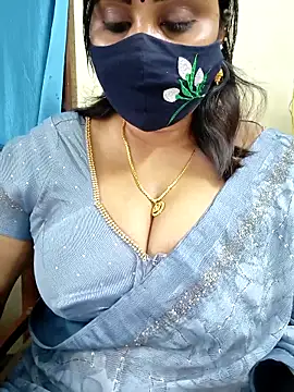 Snapshot of Queenflowerr chatting on February 24, 2026, 7:26 pm Queenflowerr online show from February 24, 2026, 7:26 pm