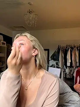 blissdimicco online show from October 31, 2025, 9:39 am