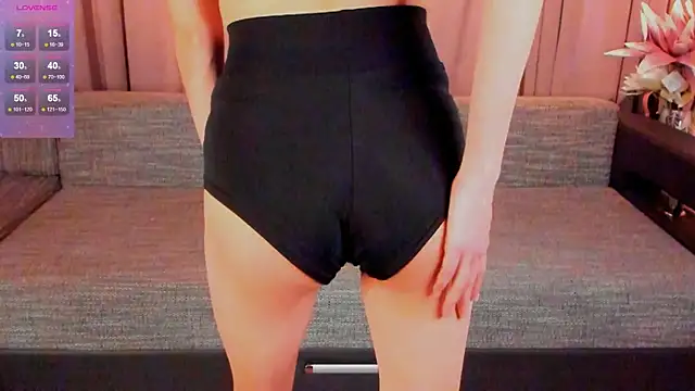 Snapshot of AmityCritchlow chatting on March 15, 2025, 5:08 am AmityCritchlow online show from March 15, 2025, 5:08 am