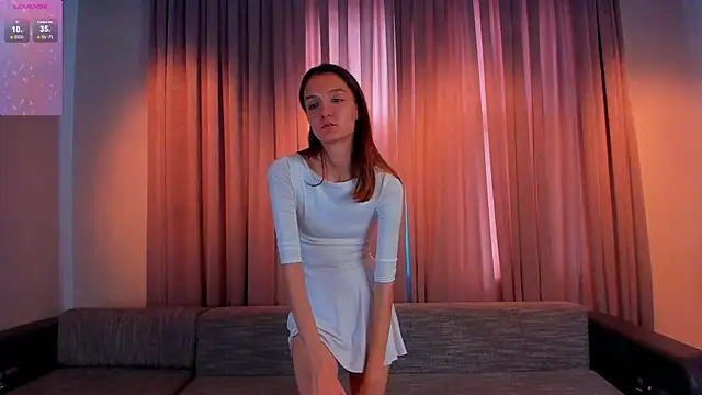 Snapshot of AmityCritchlow chatting on February 14, 2025, 12:03 pm AmityCritchlow online show from February 14, 2025, 12:03 pm