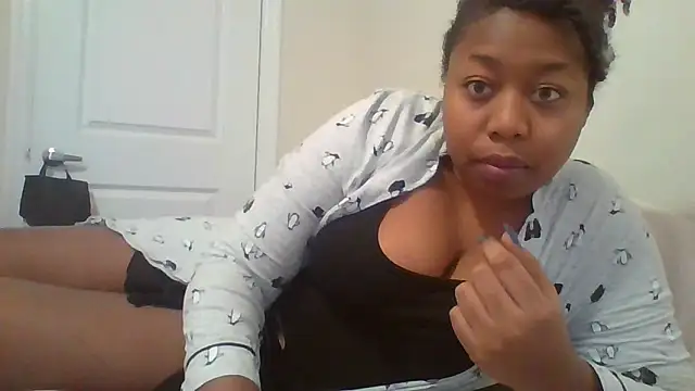 Snapshot of angeliquebelcali chatting on March 15, 2025, 10:55 pm angeliquebelcali online show from March 15, 2025, 10:55 pm
