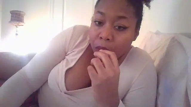Snapshot of angeliquebelcali chatting on March 17, 2025, 12:21 am angeliquebelcali online show from March 17, 2025, 12:21 am