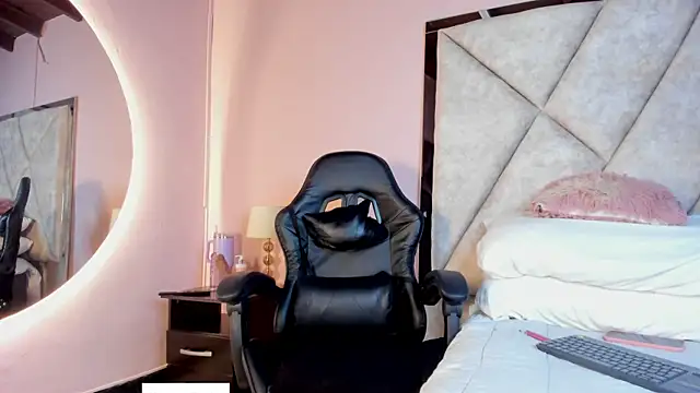 Mara Torres1 online show from December 18, 2025, 12:09 pm