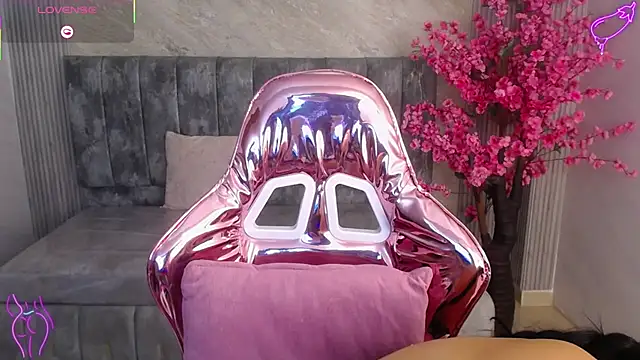 Snapshot of lilith_petit_sub chatting on October 7, 2025, 8:32 pm lilith petit sub online show from October 7, 2025, 8:32 pm