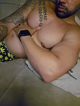 Snapshot of badbrown chatting on January 15, 2026, 3:21 am badbrown online show from January 15, 2026, 3:21 am