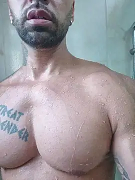 Snapshot of badbrown chatting on December 2, 2025, 8:10 pm badbrown online show from December 2, 2025, 8:10 pm