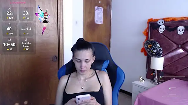 victoria adams07 online show from October 30, 2025, 8:28 pm